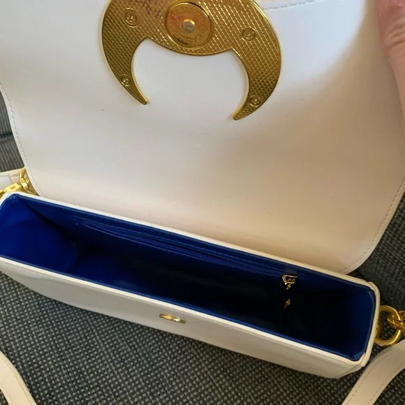 5 like new purses, sold separately or as a group. - Picture 9 of 10